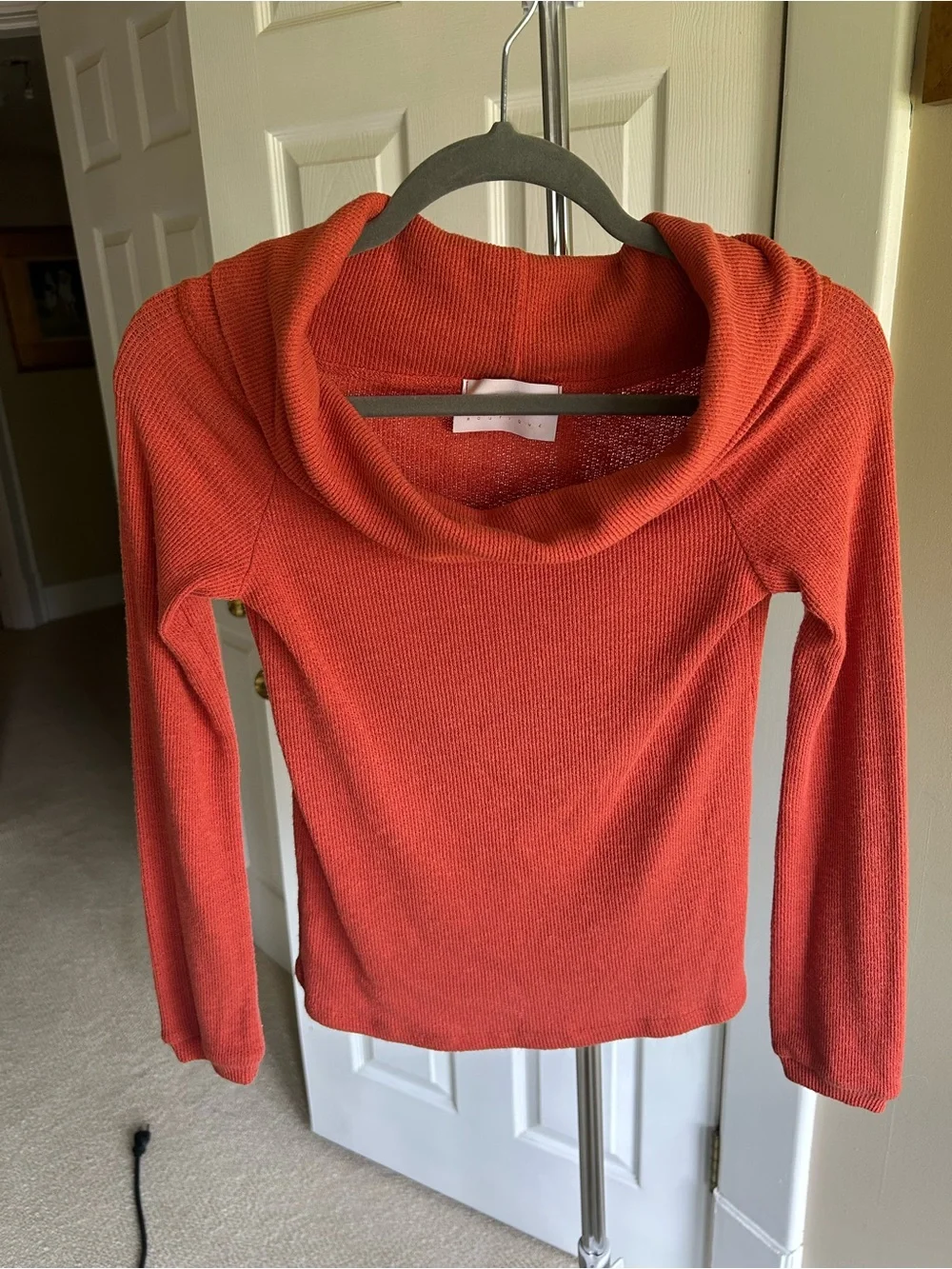 Nashville’s Blush Boutique Women’s  burnt orange Cowl Neck Sweater. Size Small